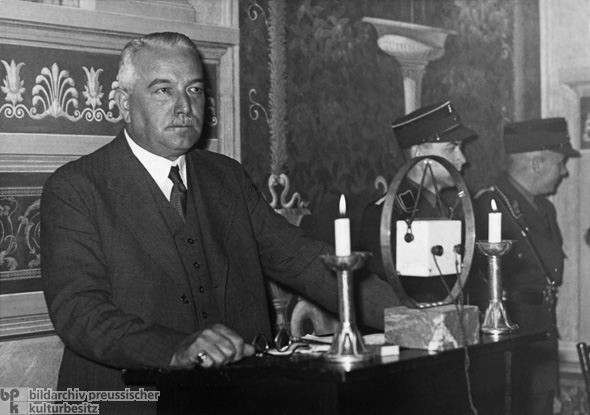 Außenminister Konstantin von Neurath begründet Deutschlands Austritt aus dem Völkerbund vor ausländischen Pressevertretern (16. Oktober 1933)